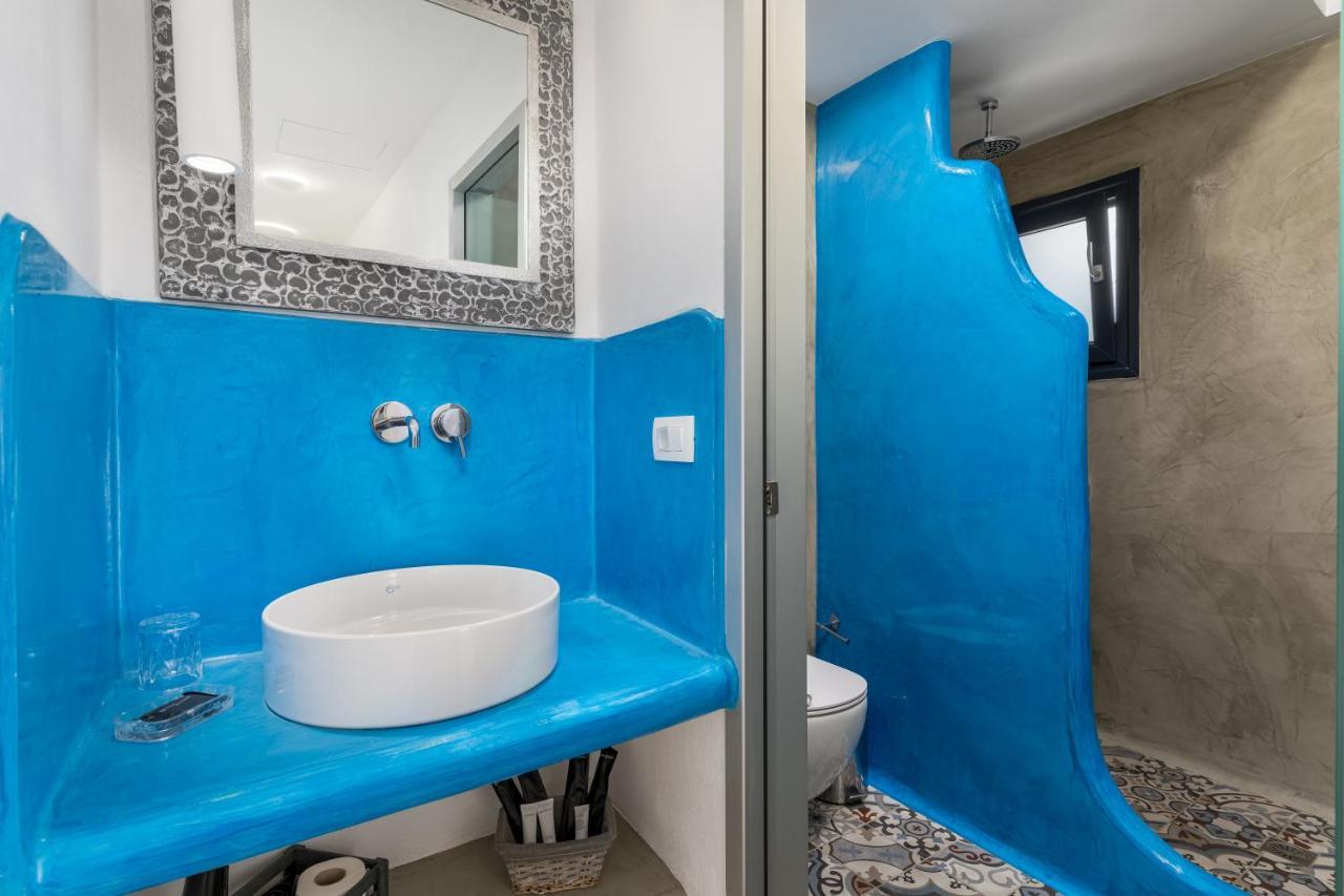 Christianna & George Luxury Hot Tub Apartment Фіра Екстер'єр фото