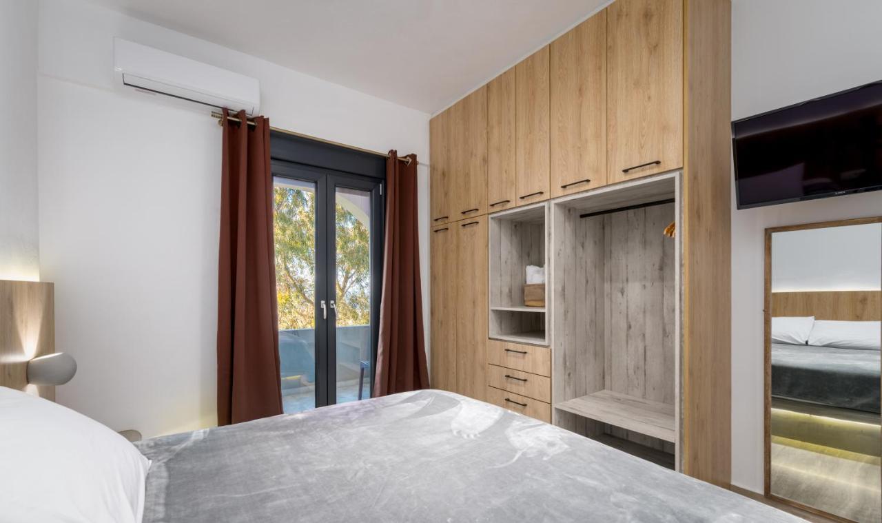 Christianna & George Luxury Hot Tub Apartment Фіра Екстер'єр фото