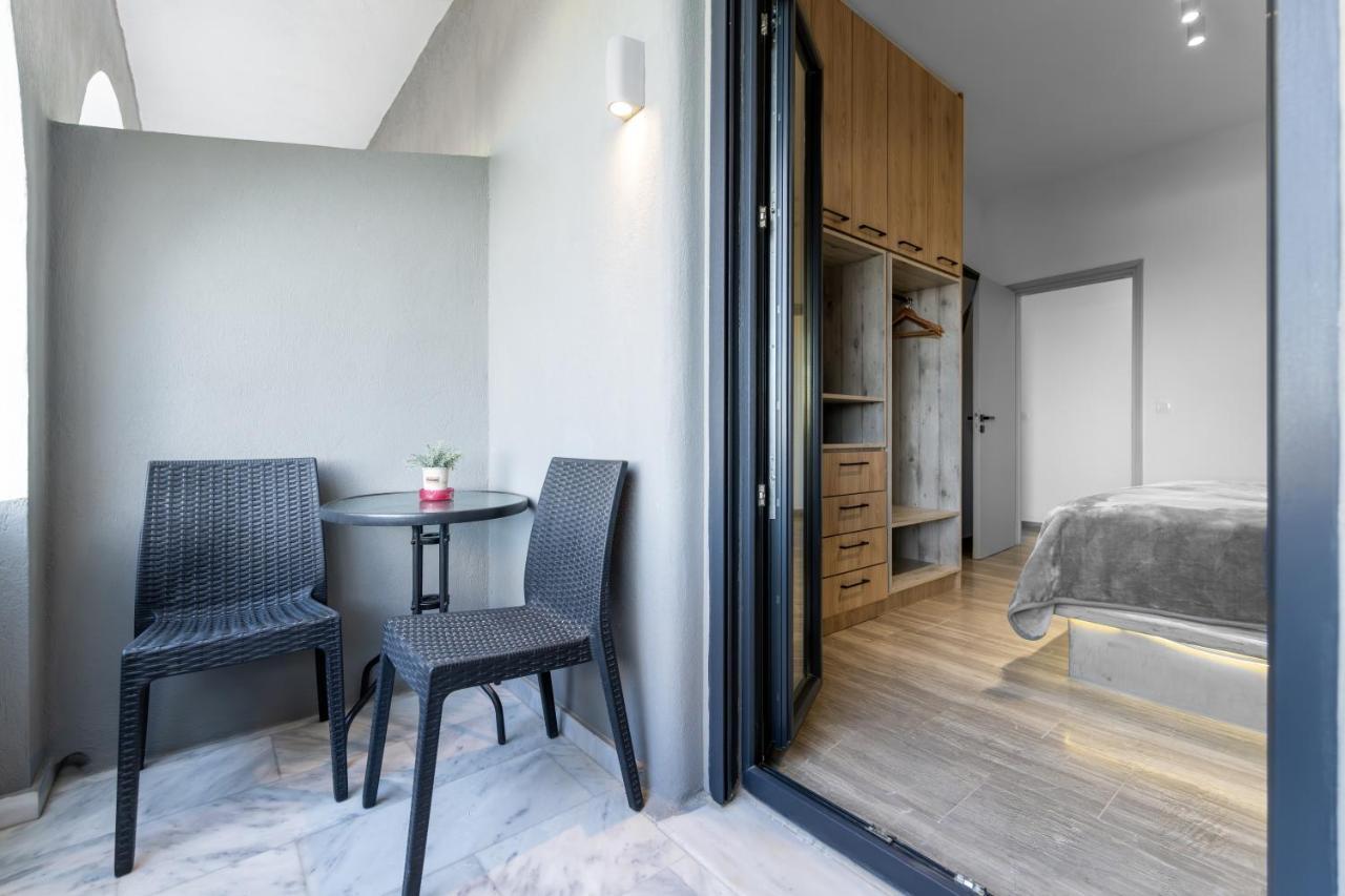 Christianna & George Luxury Hot Tub Apartment Фіра Екстер'єр фото